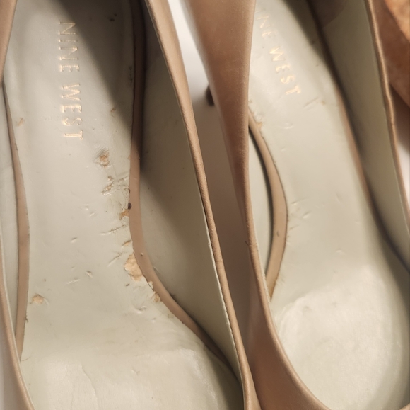 Nine West Nude/Tan Classic Pumps in Great Condition! - Picture 11 of 11